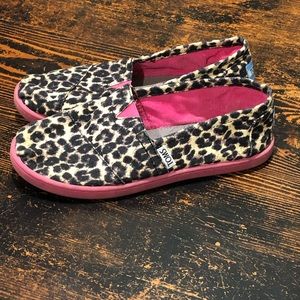 Toms size 4Y